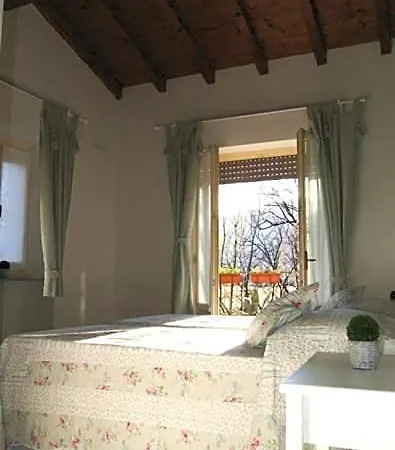 La Locanda Al Lago Bed and Breakfast
